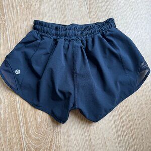 Lululemon Hotty Hot low rise 2.5 inch shorts